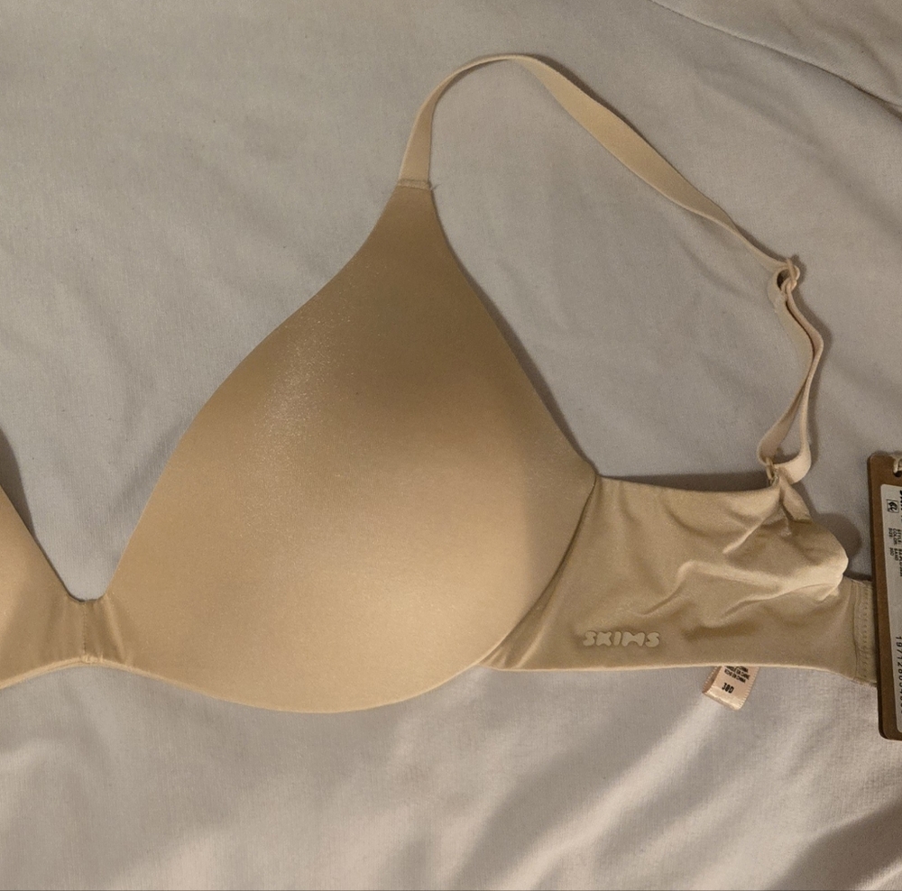 SKIMS Wireless Super Push Up Bra